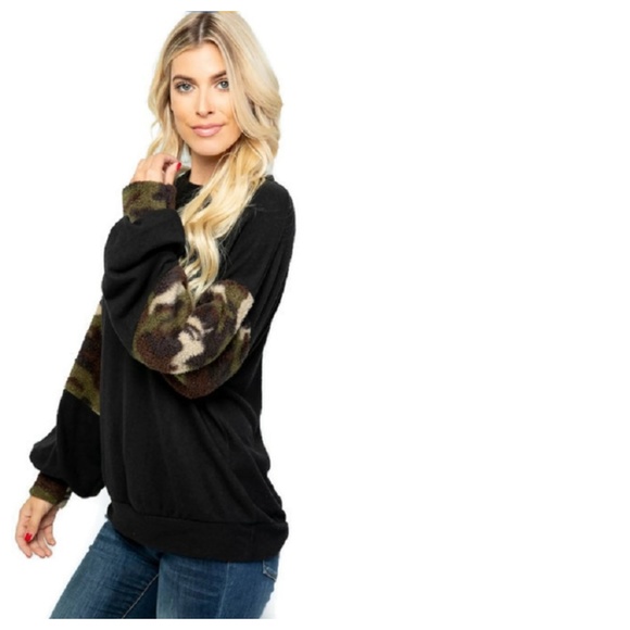 Boutique Long Bubble Camo Sleeve Contrast Top - Picture 2 of 8